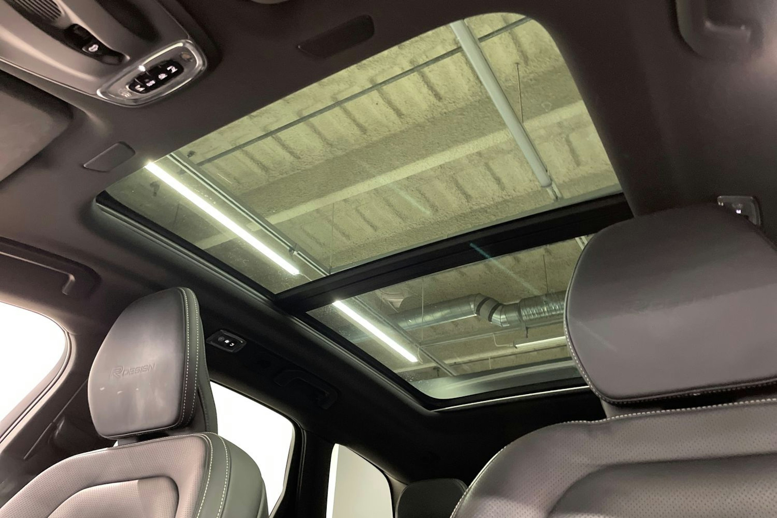 Musta Volvo XC60 2019 kuva 30.