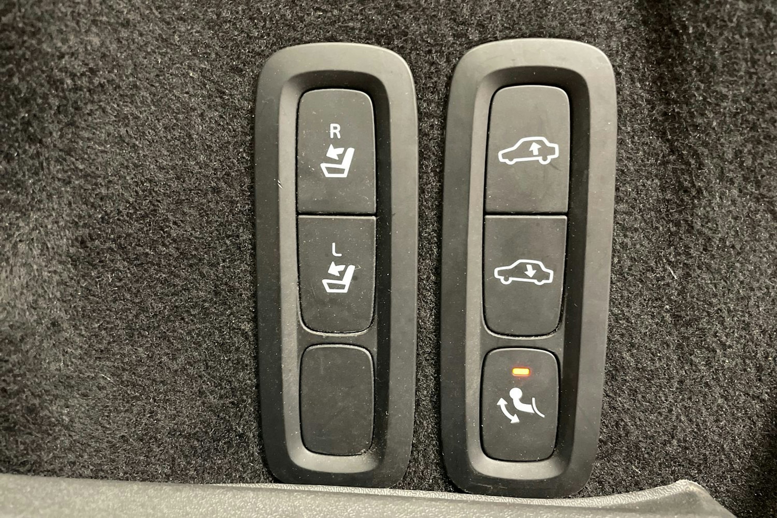 Musta Volvo XC60 2019 kuva 31.