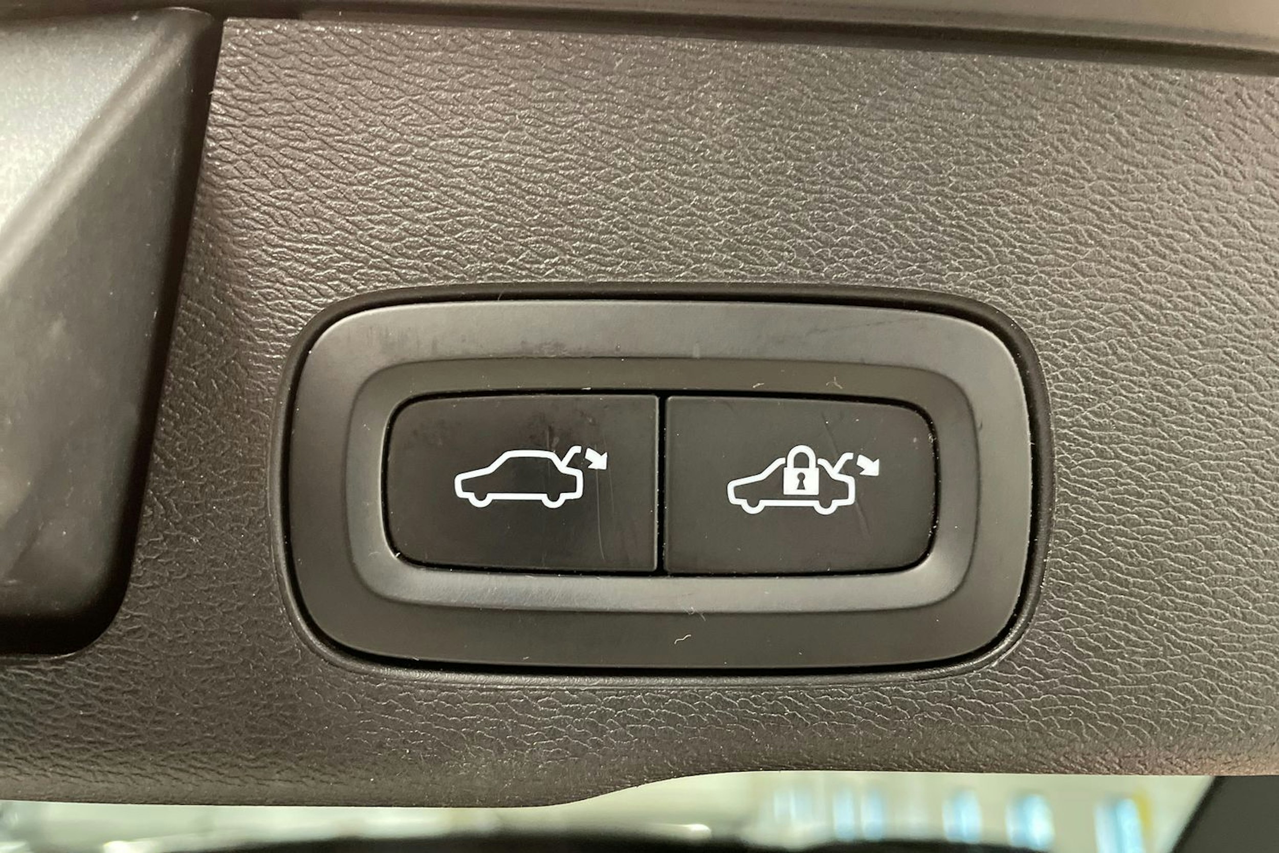 Musta Volvo XC60 2019 kuva 33.