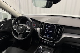 valkoinen Volvo XC60 2019 kuva 8.