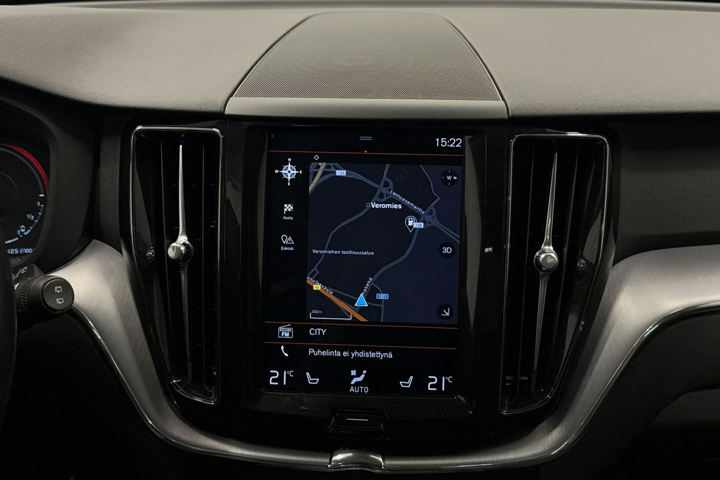 valkoinen Volvo XC60 2019 kuva 13.