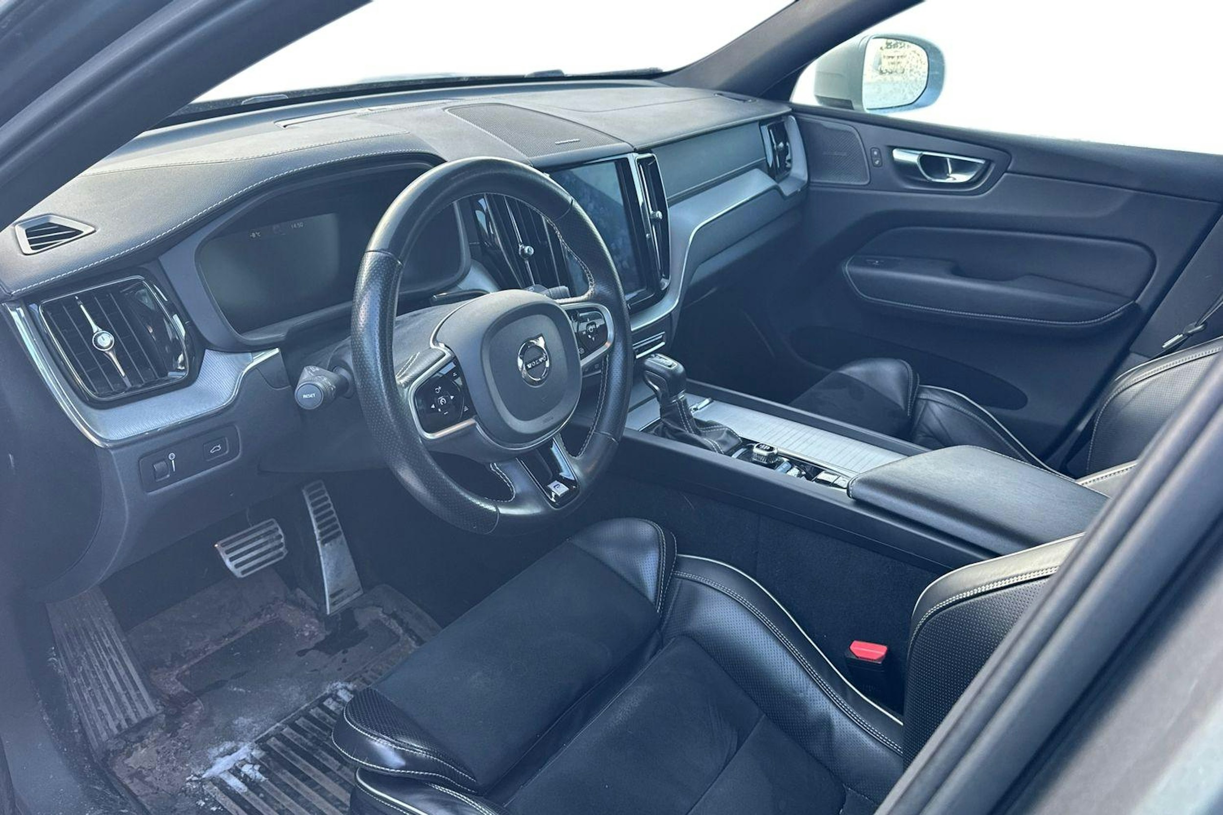 Harmaa Volvo XC60 2019 kuva 3.