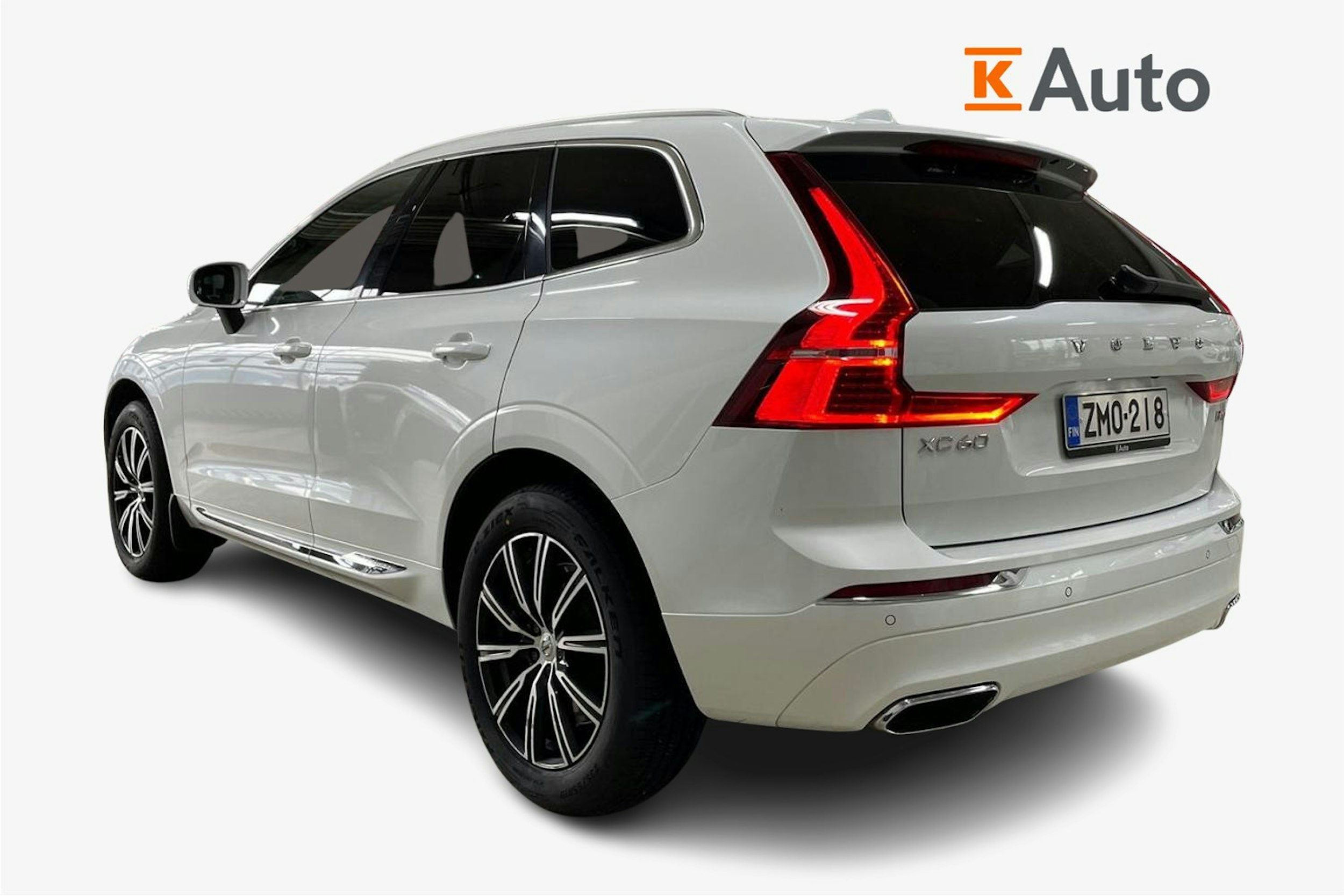 Valkoinen Volvo XC60 2019 kuva 2.
