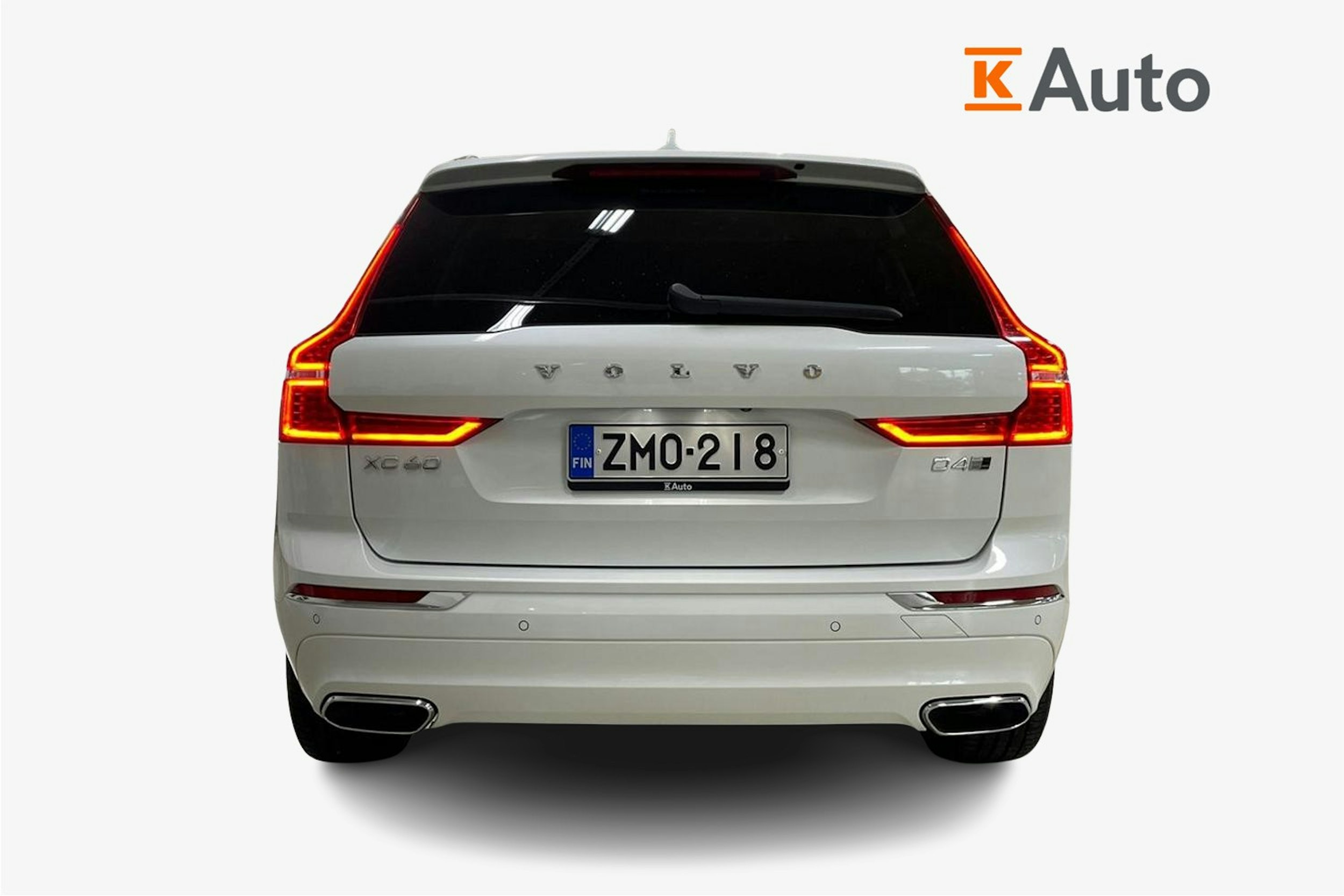 Valkoinen Volvo XC60 2019 kuva 3.