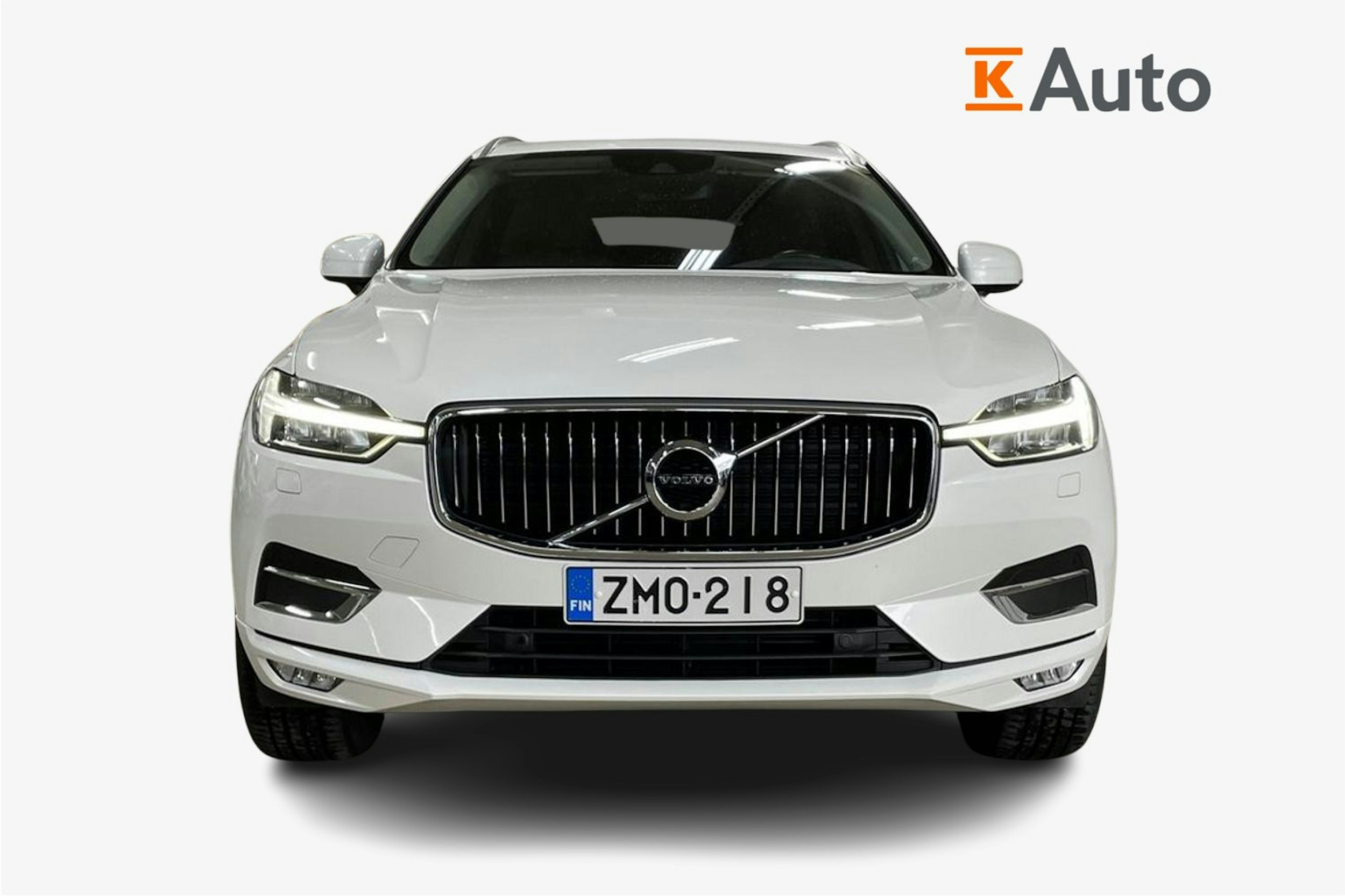 Valkoinen Volvo XC60 2019 kuva 5.