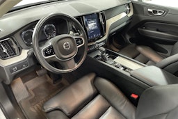 Valkoinen Volvo XC60 2019 kuva 7.