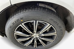 Valkoinen Volvo XC60 2019 kuva 11.