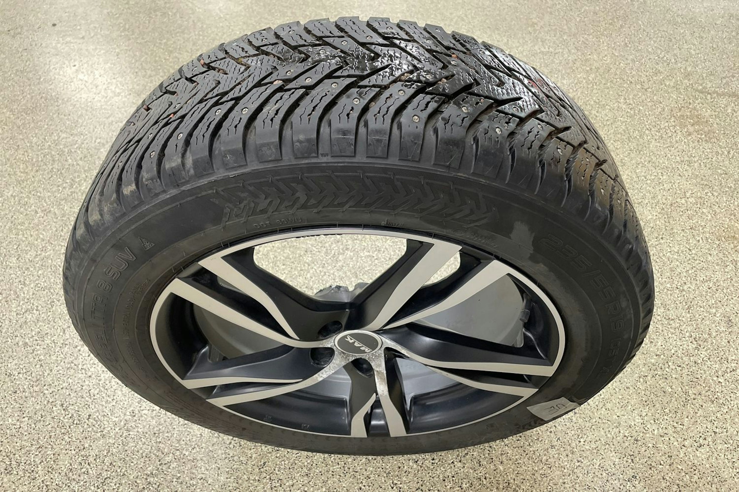 Valkoinen Volvo XC60 2019 kuva 13.