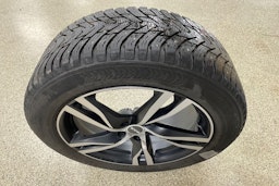 Valkoinen Volvo XC60 2019 kuva 13.
