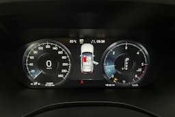 Valkoinen Volvo XC60 2019 kuva 19.