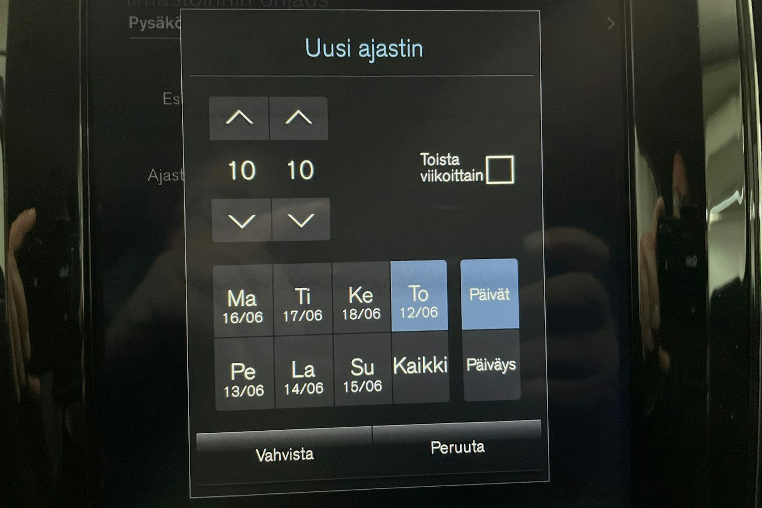 Valkoinen Volvo XC60 2019 kuva 21.