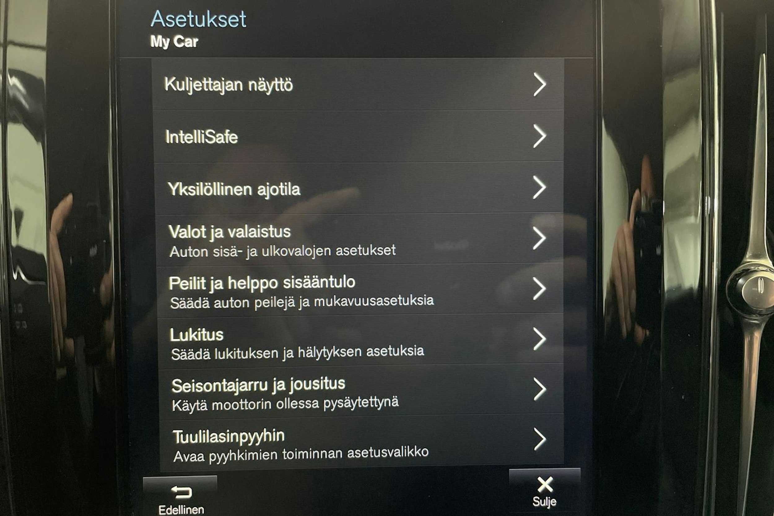 Valkoinen Volvo XC60 2019 kuva 24.