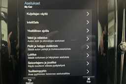 Valkoinen Volvo XC60 2019 kuva 24.