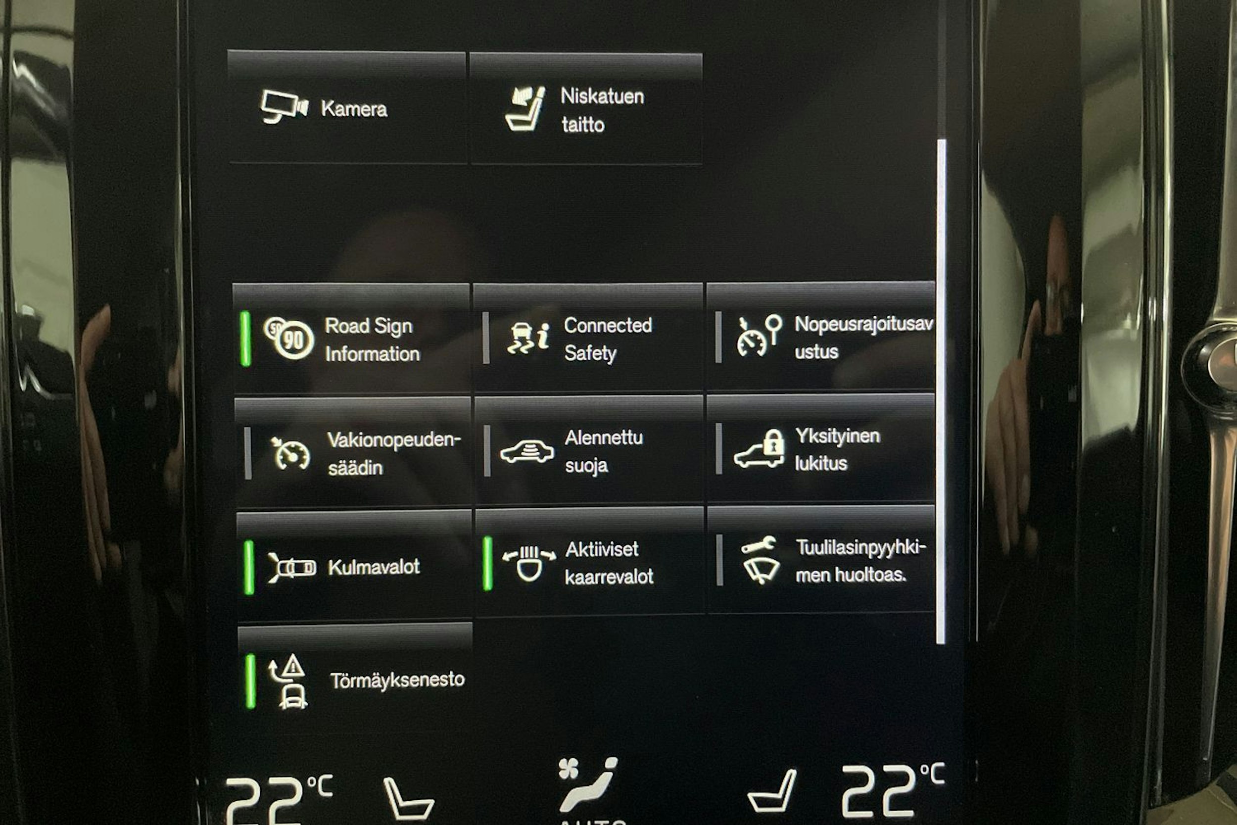 Valkoinen Volvo XC60 2019 kuva 25.