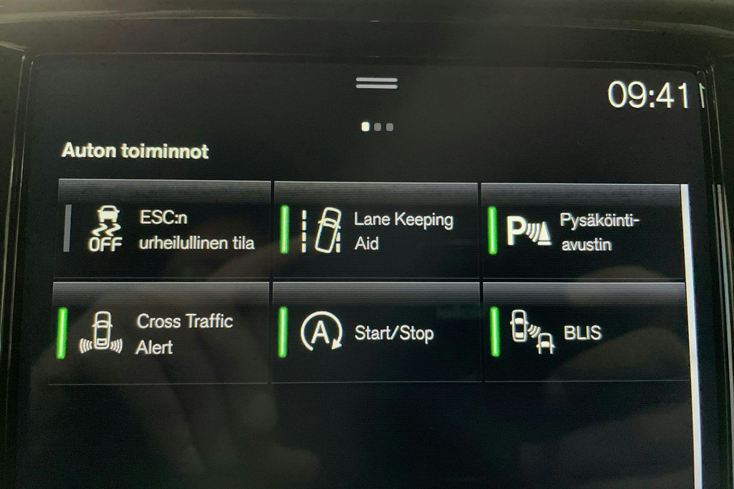 Valkoinen Volvo XC60 2019 kuva 26.