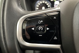 Valkoinen Volvo XC60 2019 kuva 28.