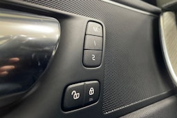 Valkoinen Volvo XC60 2019 kuva 29.