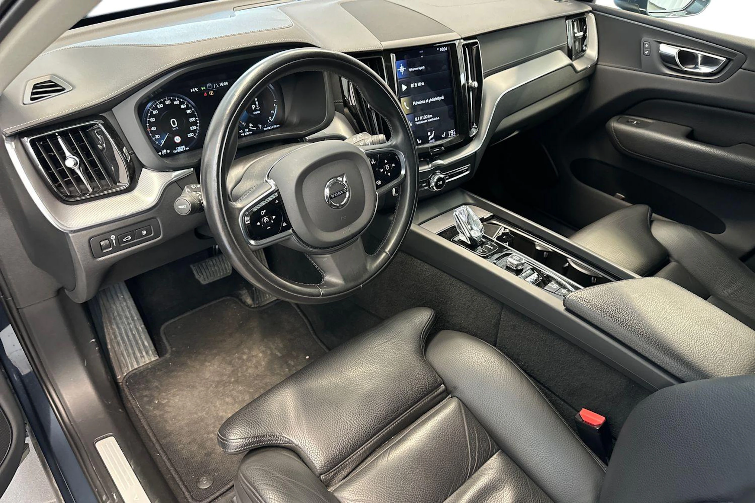 sininen Volvo XC60 2020 kuva 3.