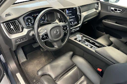 sininen Volvo XC60 2020 kuva 3.