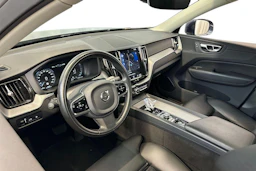 sininen Volvo XC60 2020 kuva 6.