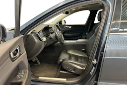 sininen Volvo XC60 2020 kuva 9.