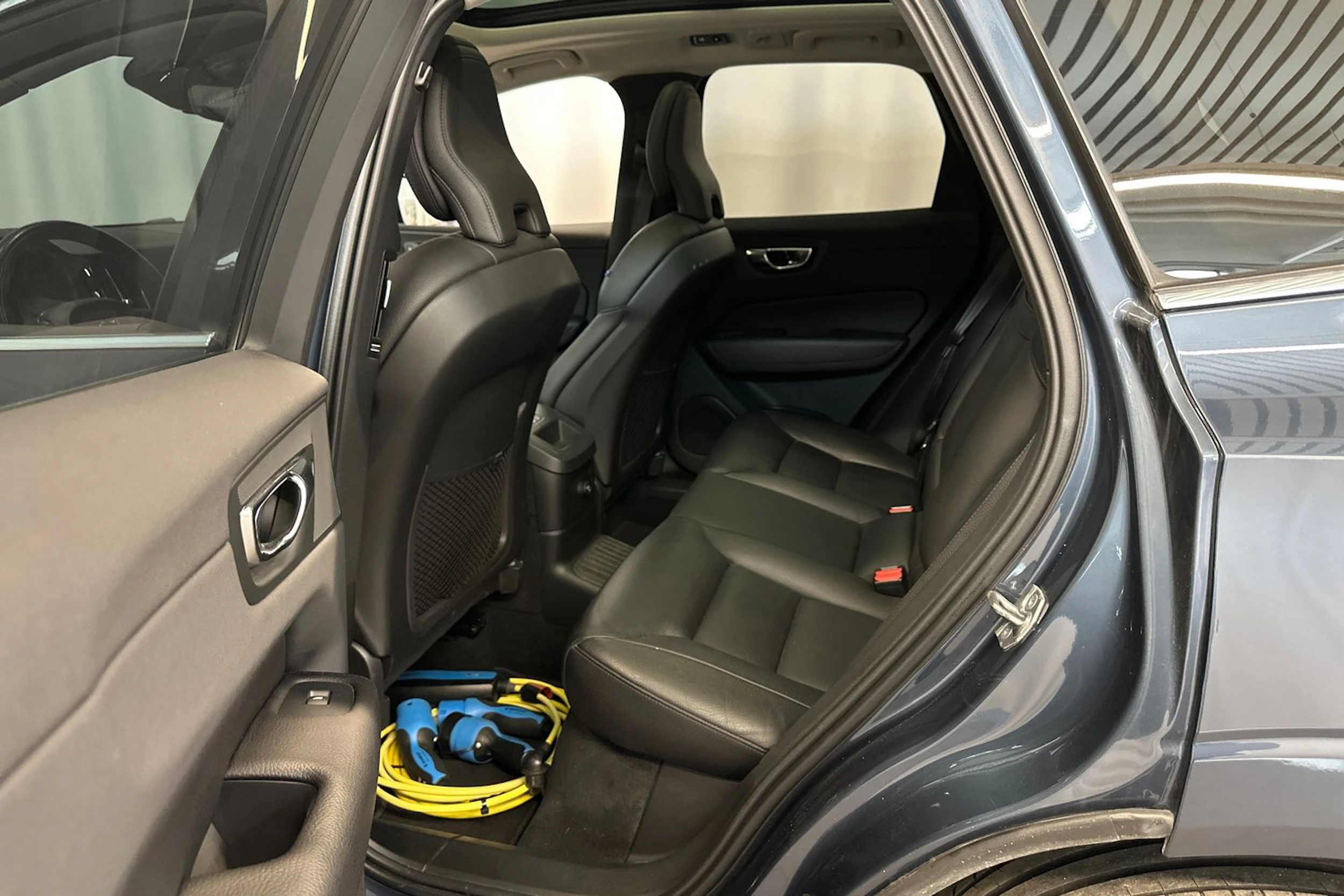 sininen Volvo XC60 2020 kuva 10.