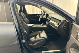 sininen Volvo XC60 2020 kuva 13.