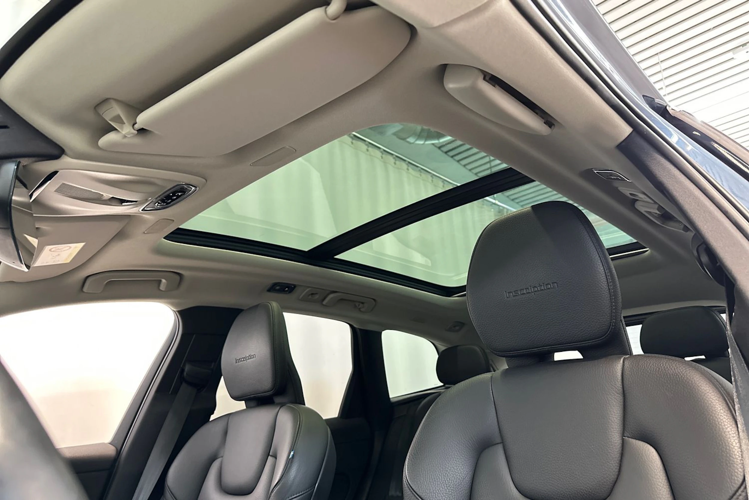 sininen Volvo XC60 2020 kuva 14.
