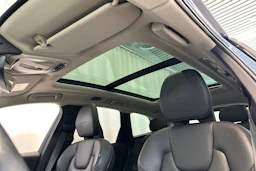 sininen Volvo XC60 2020 kuva 14.