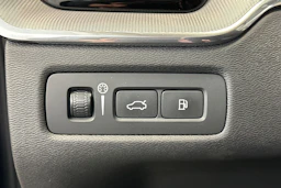sininen Volvo XC60 2020 kuva 16.