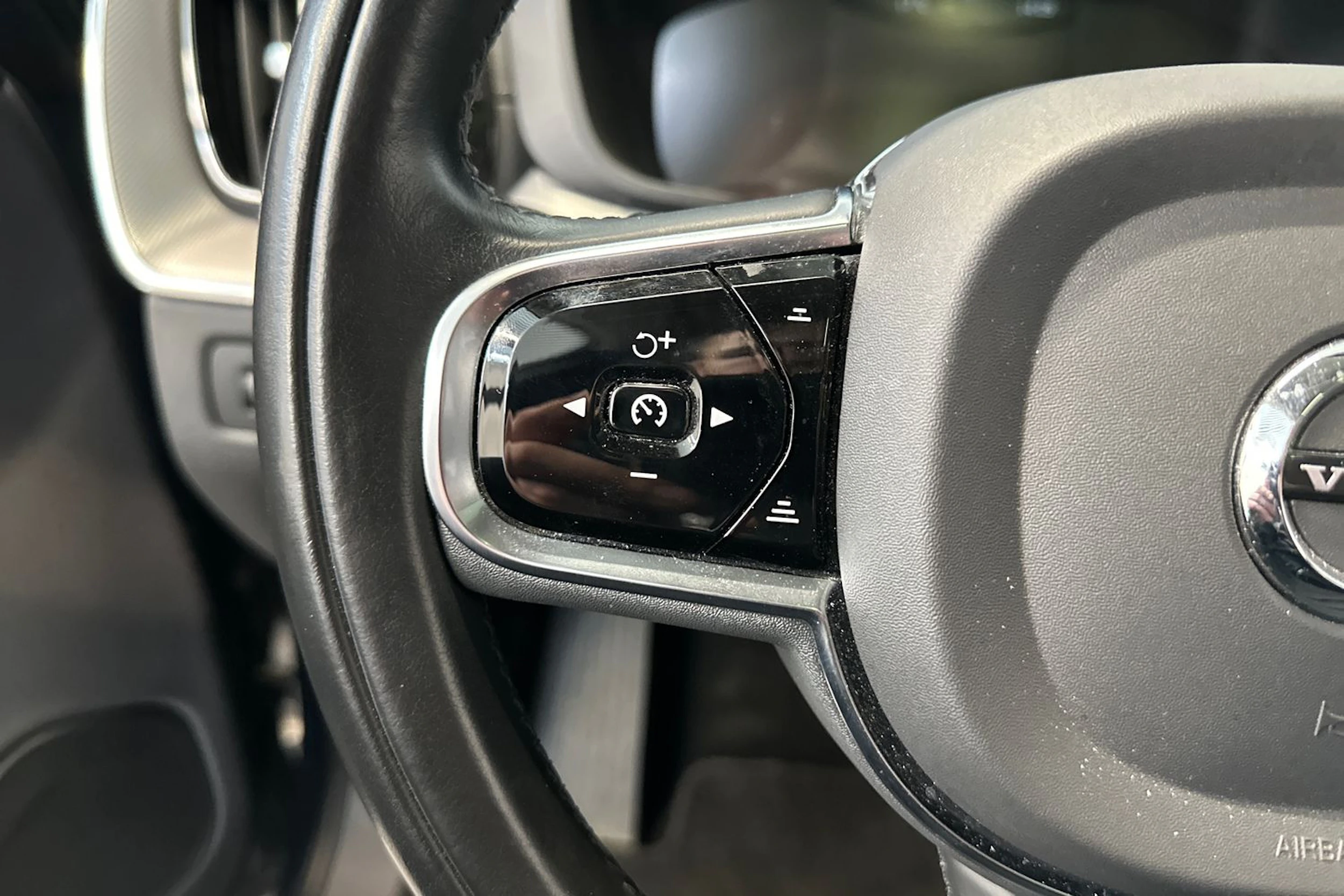 sininen Volvo XC60 2020 kuva 17.