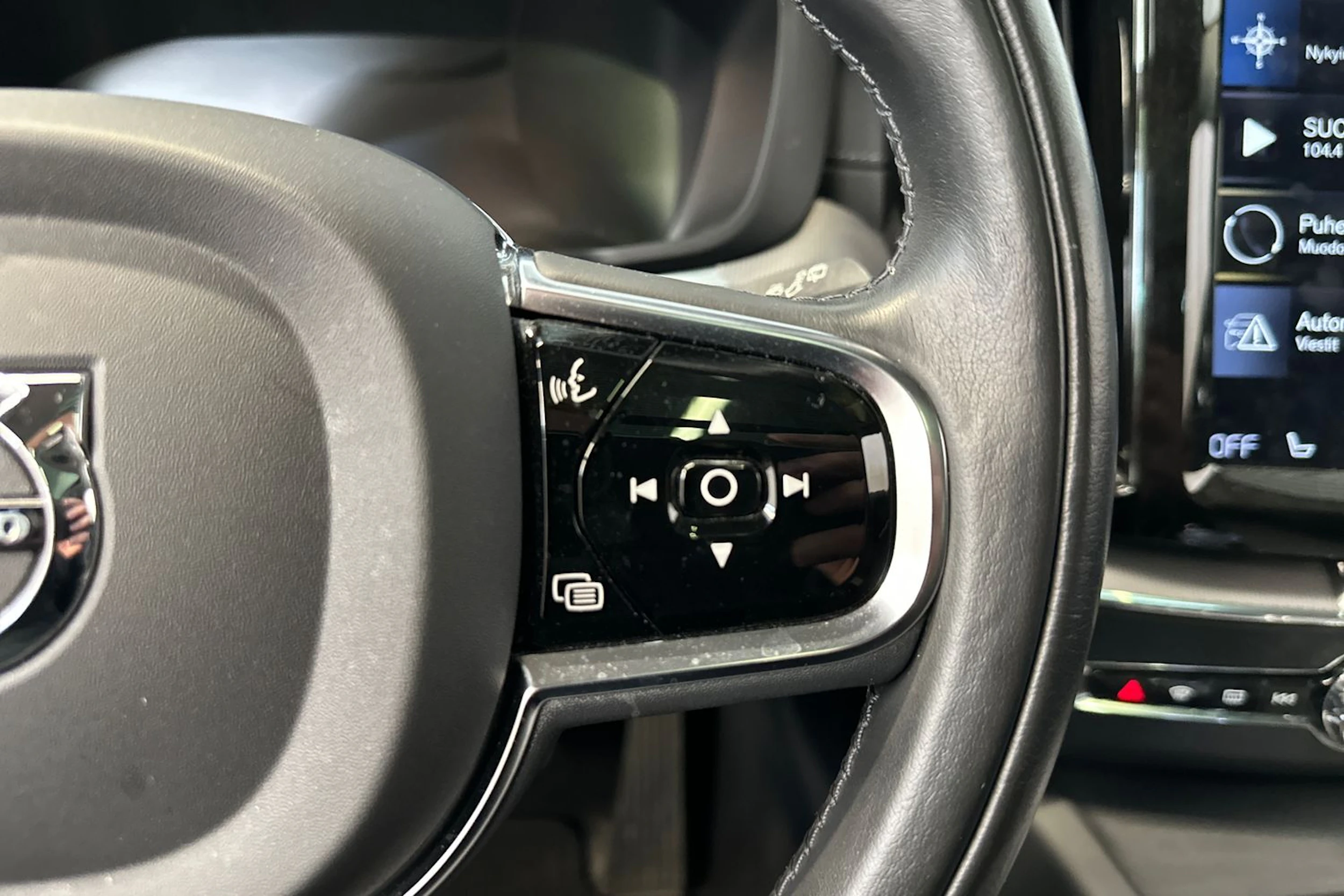 sininen Volvo XC60 2020 kuva 18.
