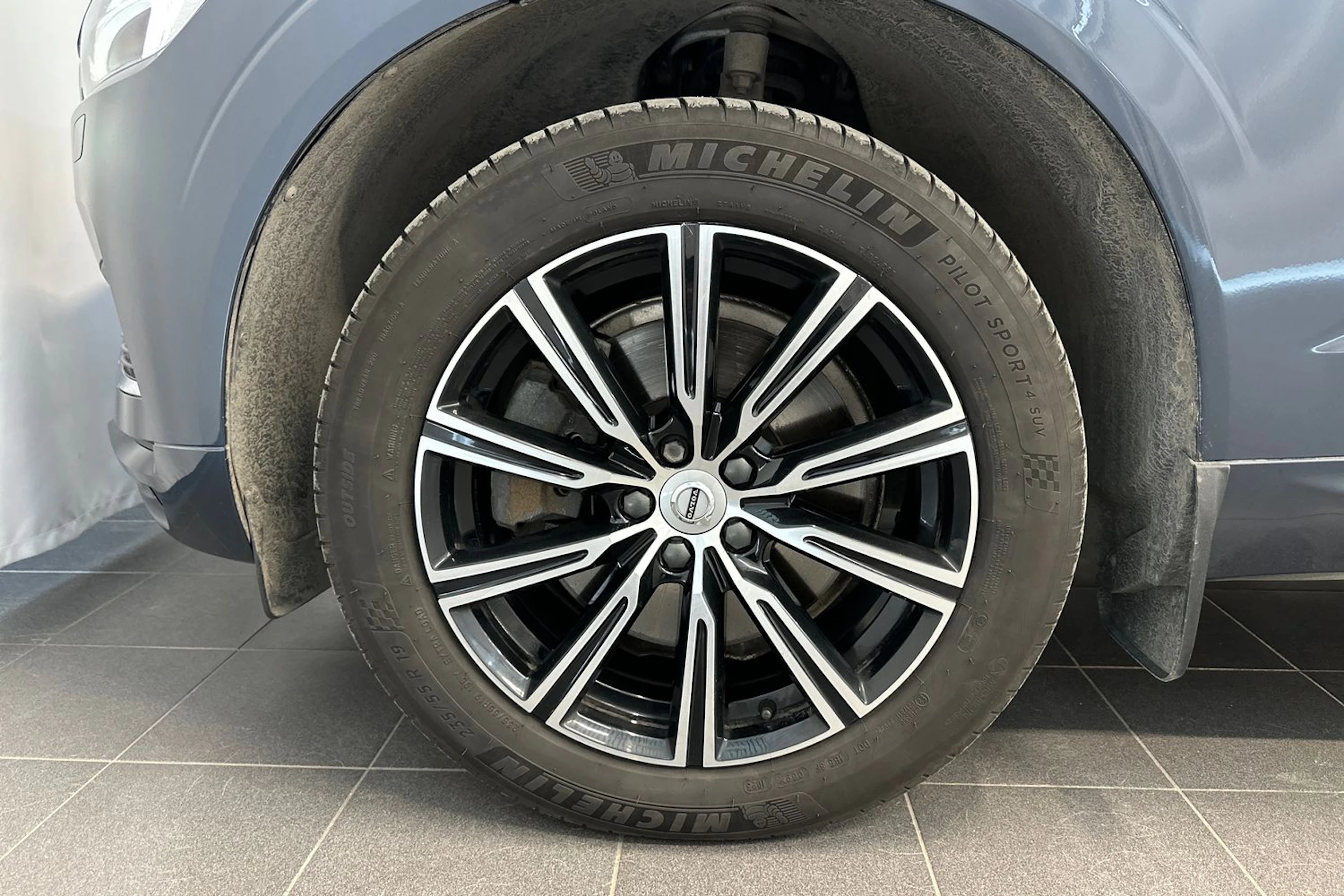 sininen Volvo XC60 2020 kuva 26.