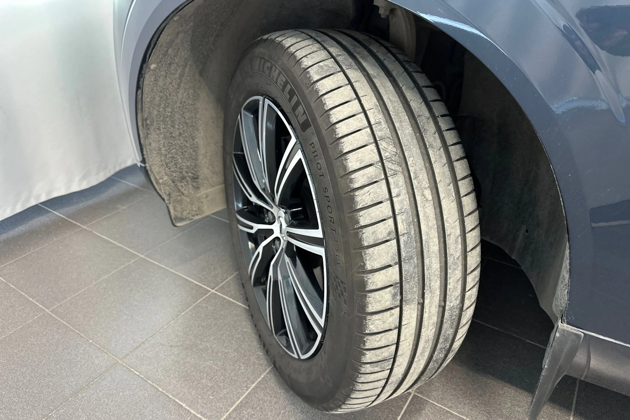 sininen Volvo XC60 2020 kuva 27.