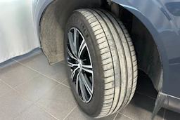 sininen Volvo XC60 2020 kuva 27.