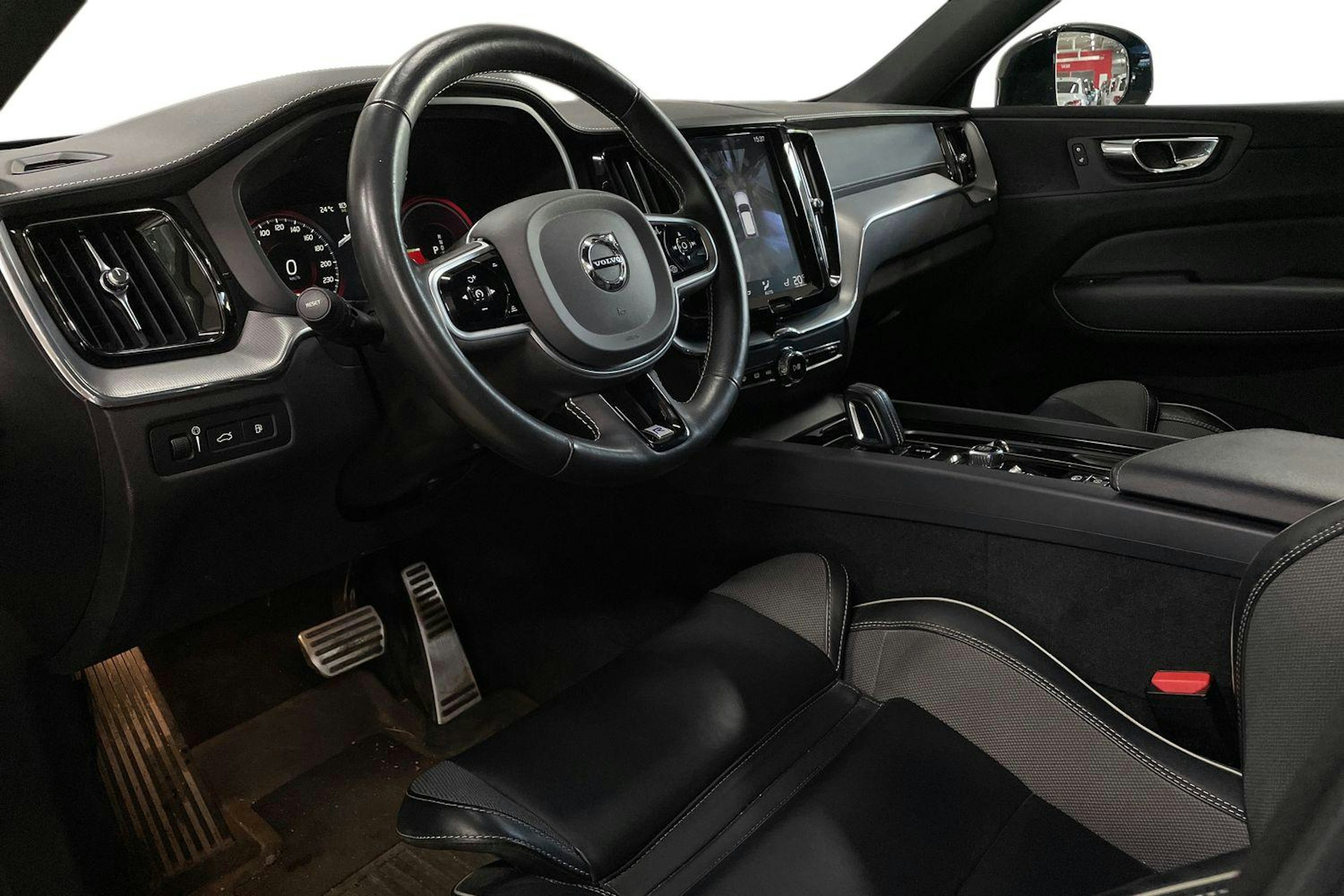 Sininen Volvo XC60 2020 kuva 7.