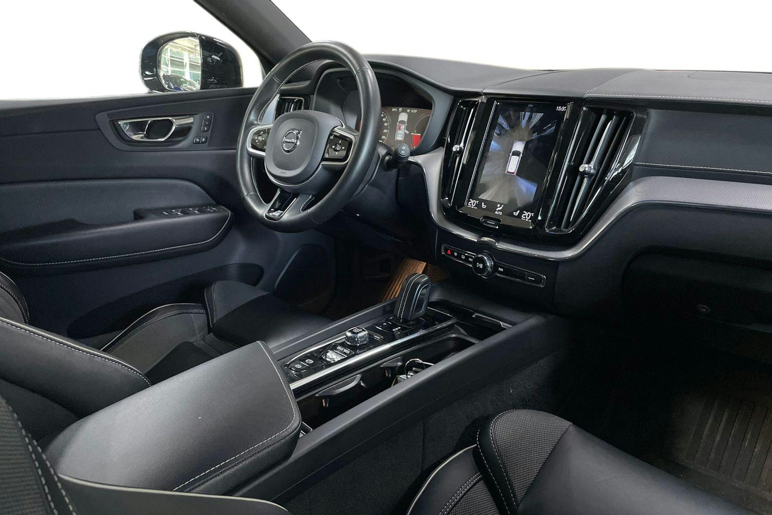 Sininen Volvo XC60 2020 kuva 9.