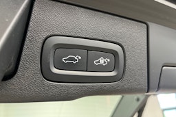 Valkoinen Volvo XC60 2020 kuva 28.