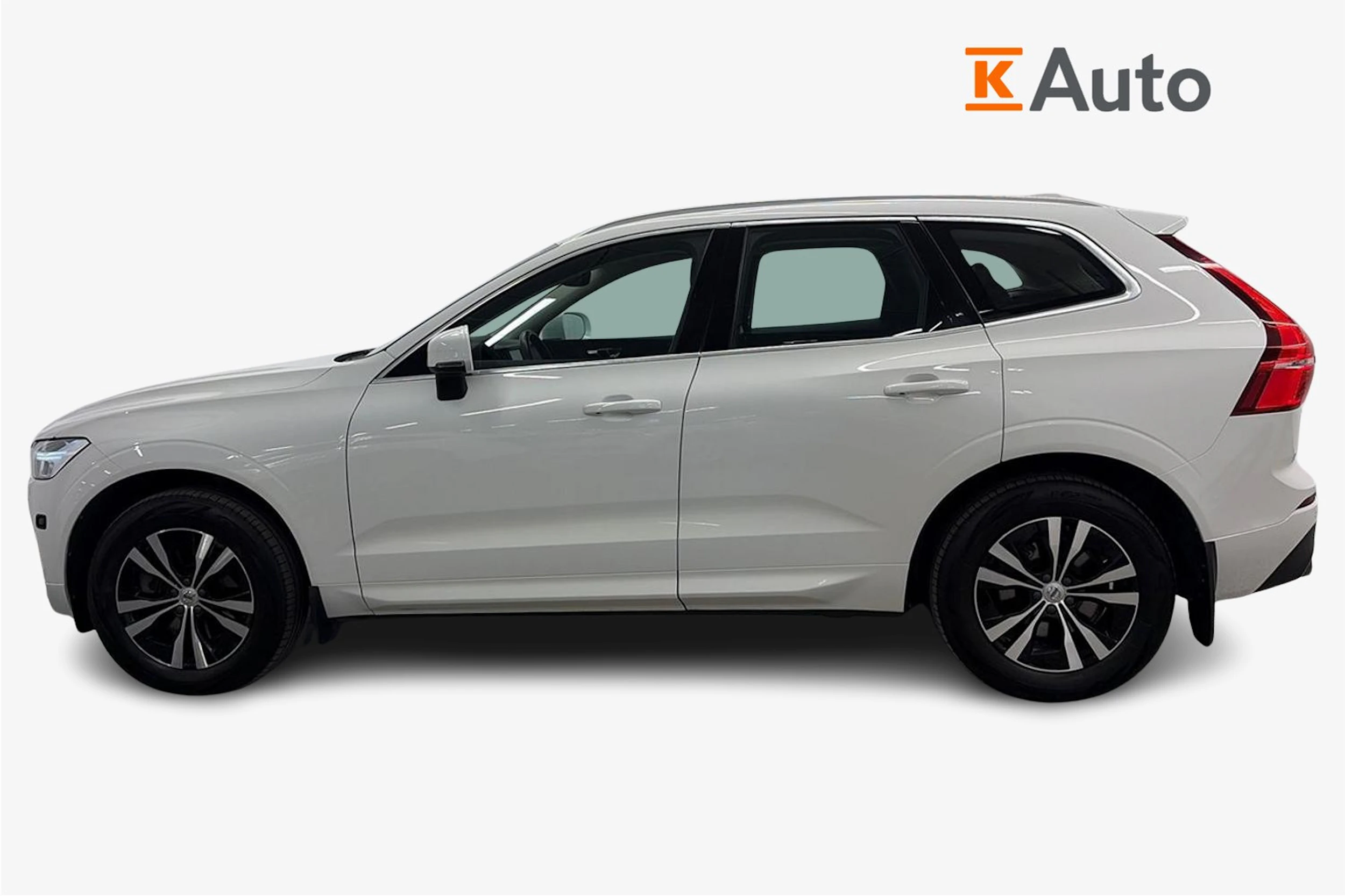 Valkoinen Volvo XC60 2020 kuva 7.