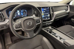 Valkoinen Volvo XC60 2020 kuva 8.