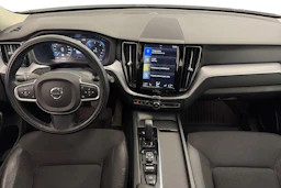 Valkoinen Volvo XC60 2020 kuva 9.
