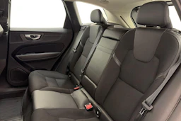 Valkoinen Volvo XC60 2020 kuva 11.