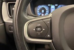 Valkoinen Volvo XC60 2020 kuva 21.