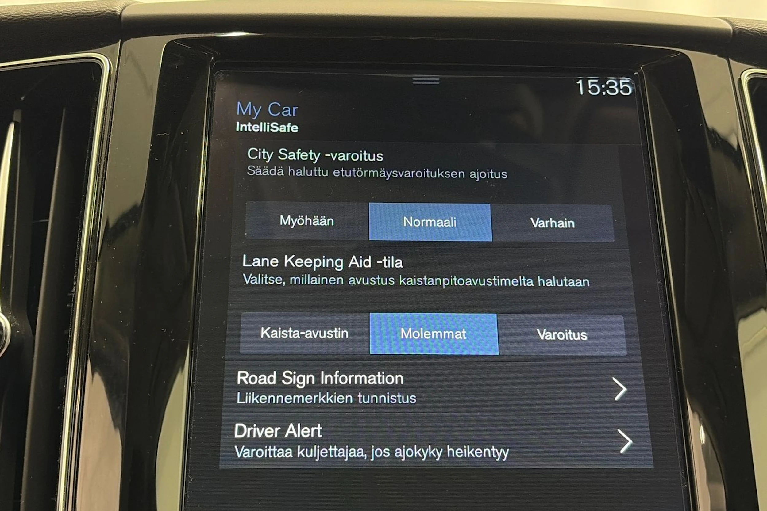 Valkoinen Volvo XC60 2020 kuva 28.