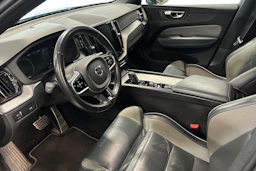 sininen Volvo XC60 2020 kuva 3.