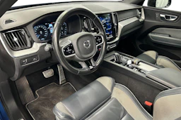 sininen Volvo XC60 2020 kuva 8.