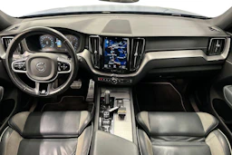 sininen Volvo XC60 2020 kuva 9.