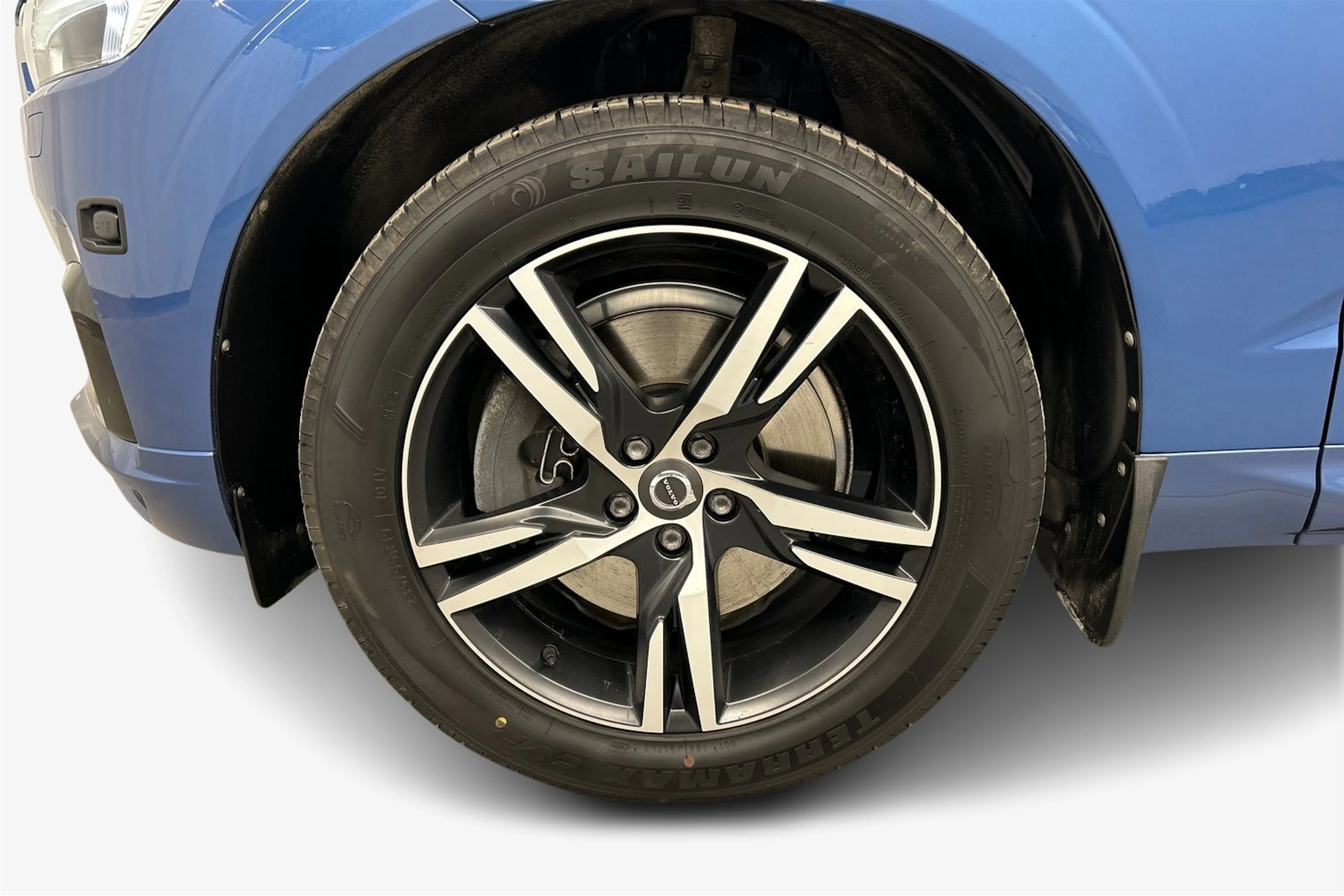 sininen Volvo XC60 2020 kuva 12.