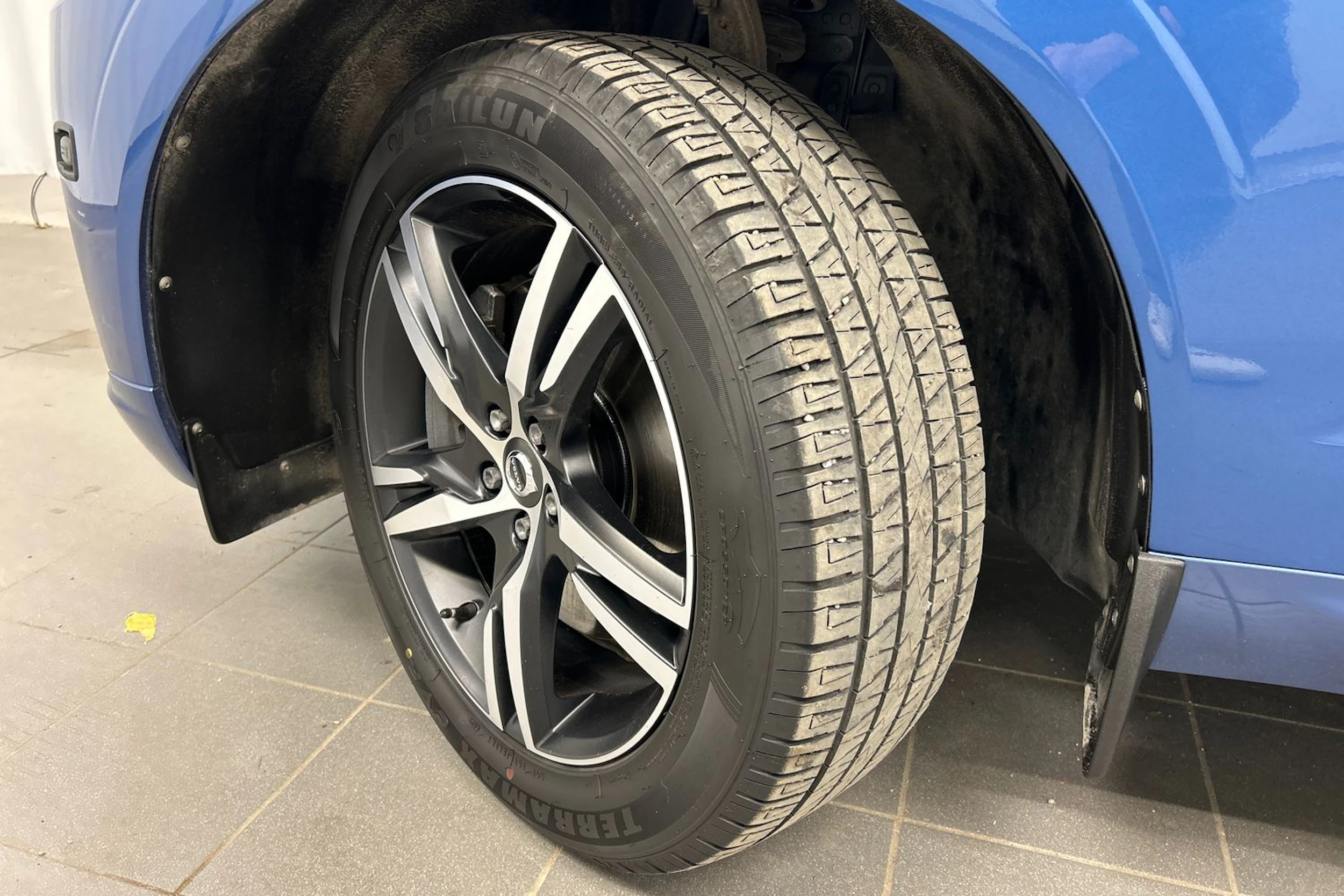 sininen Volvo XC60 2020 kuva 13.