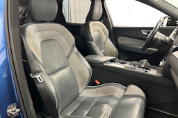sininen Volvo XC60 2020 kuva 16.